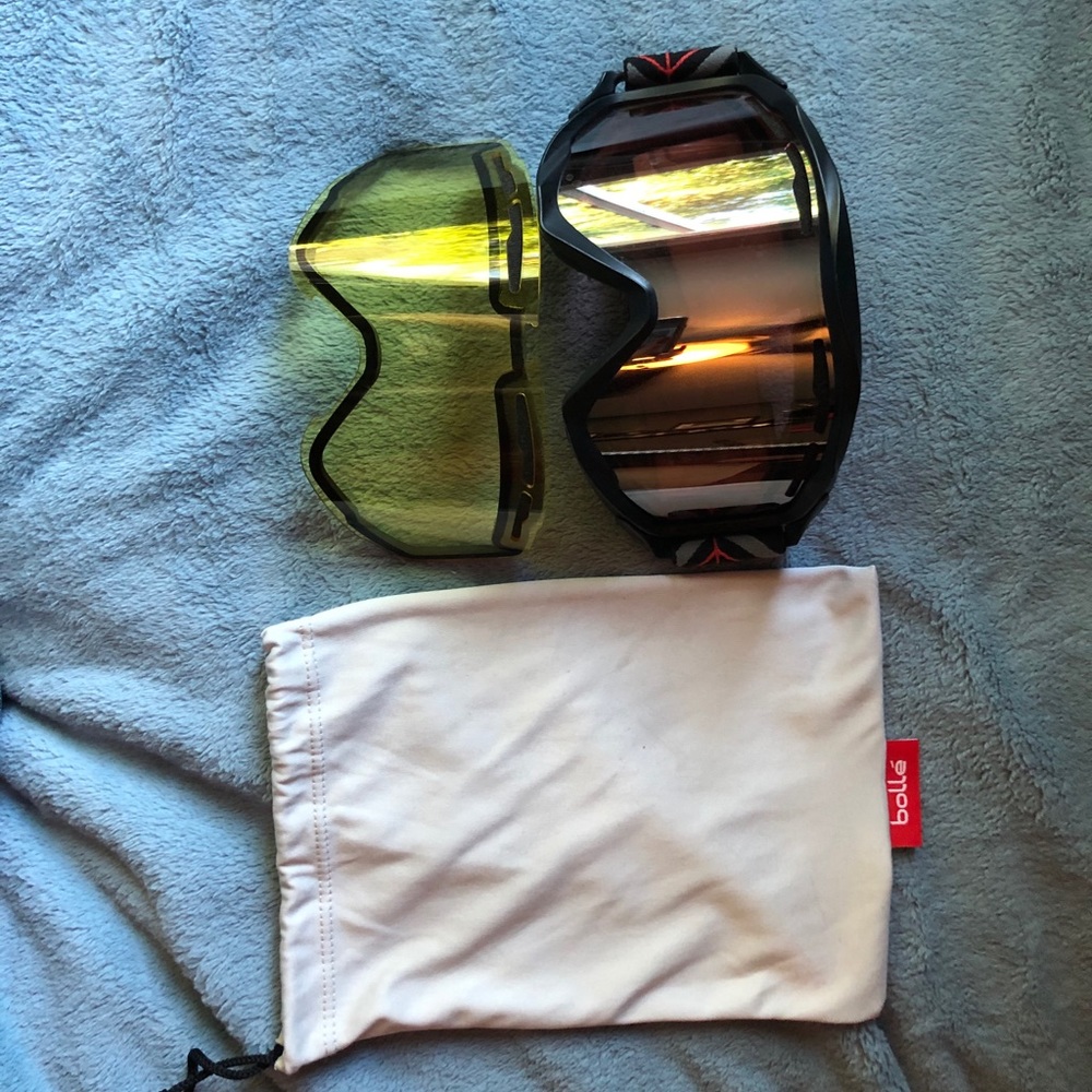 Snowboarding goggles
